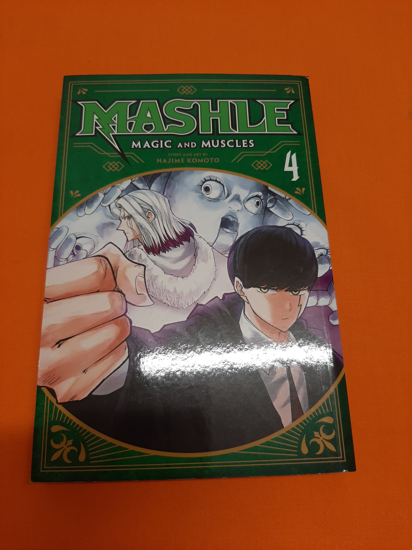 Mashle Magic And Muscles (Volume 4)