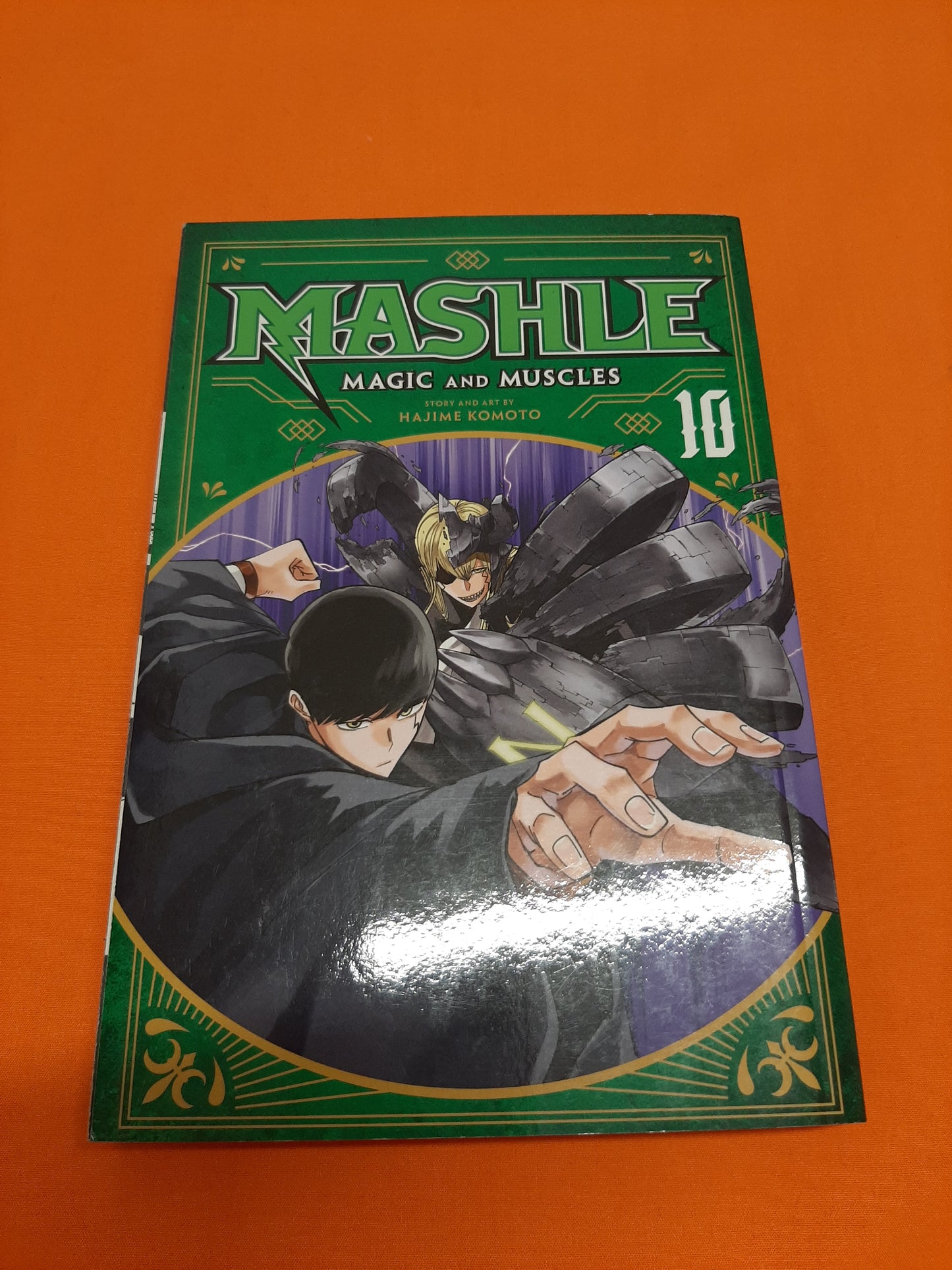 Mashle Magic And Muscles (Volume 10)